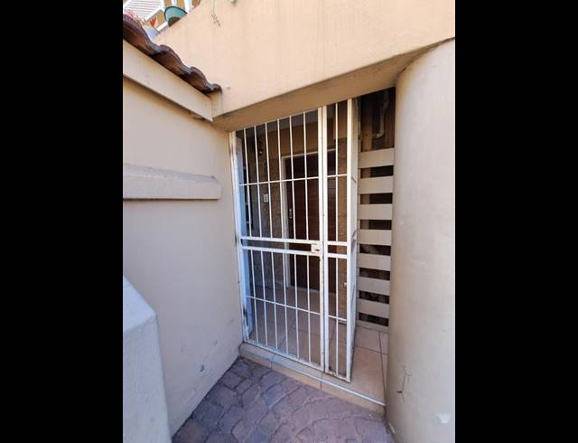 2 BEDROOM TOWNHOUSE FOR SALE IN DELVILLE